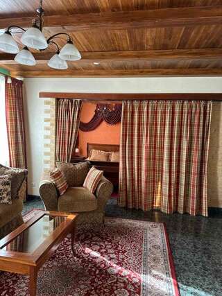 Гостиница Ля Ви де Шато Оренбург Сьют-4