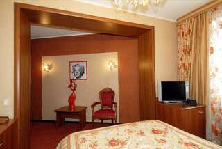 Гостиница SPA-отель Ля Ви де Шато Оренбург Улучшенный двухместный номер с 1 кроватью-1