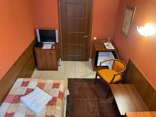 Гостиница Ля Ви де Шато Оренбург Стандарт одноместный 405 Кабинет-2