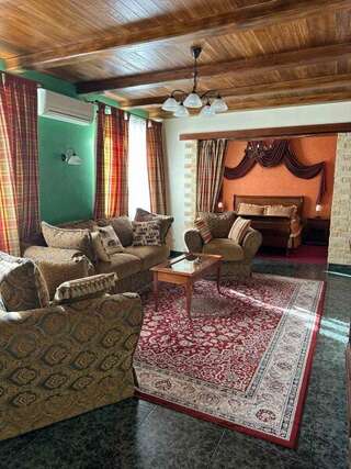 Гостиница Ля Ви де Шато Оренбург Сьют-8