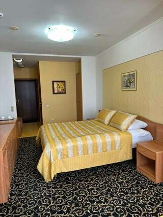 Гостиница Ля Ви де Шато Оренбург Стандартны 2х местный 401 эркер-2