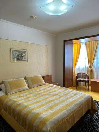 Гостиница Ля Ви де Шато Оренбург Стандартны 2х местный 401 эркер-1